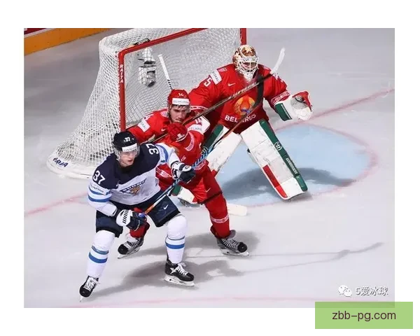 冰球比赛实时得分直播：华丽进攻，激情对决！