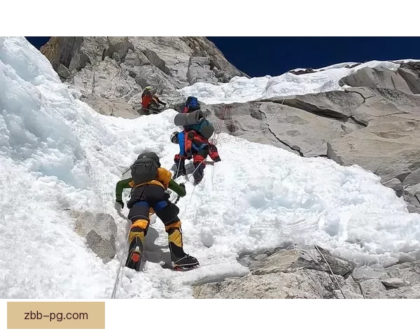 极限登山实况：挑战高峰，探寻冒险生活