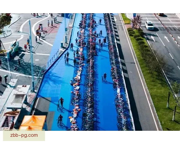 铁人三项赛场紧盯 实时成绩精准呈现