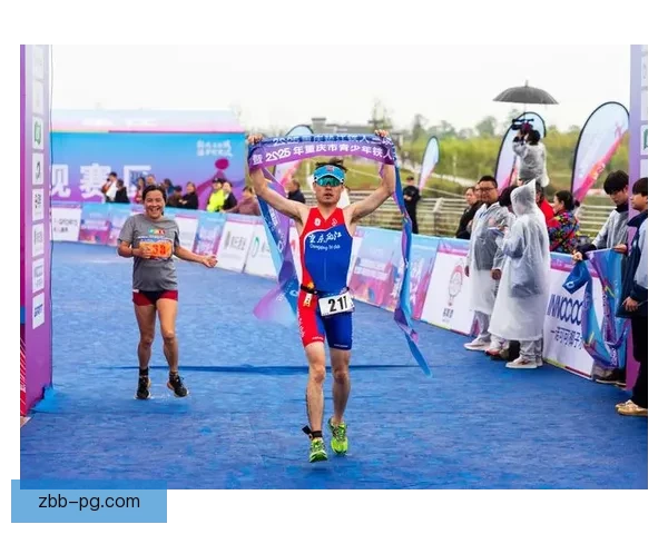 铁人三项挑战：融合力量与耐力，征服极限挑战